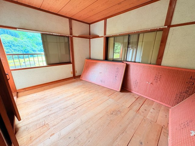 佐伯市本匠大字因尾　ログハウス風　3LDKの洋室