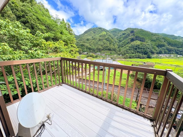 佐伯市本匠大字因尾　ログハウス風　3LDKのバルコニー
