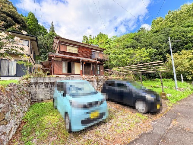 佐伯市本匠大字因尾　ログハウス風　3LDKの駐車場