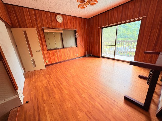 佐伯市本匠大字因尾　ログハウス風　3LDKの洋室
