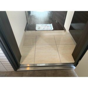 RAFFLEOZONEの玄関