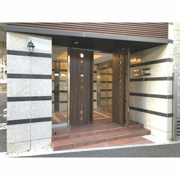 RAFFLEOZONEのエントランス
