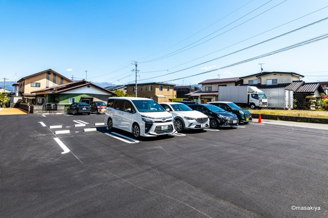 プラシードの駐車場