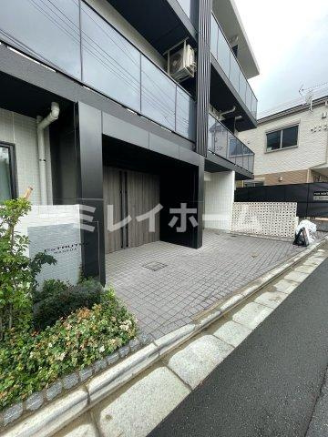 エストゥルース羽田の駐車場