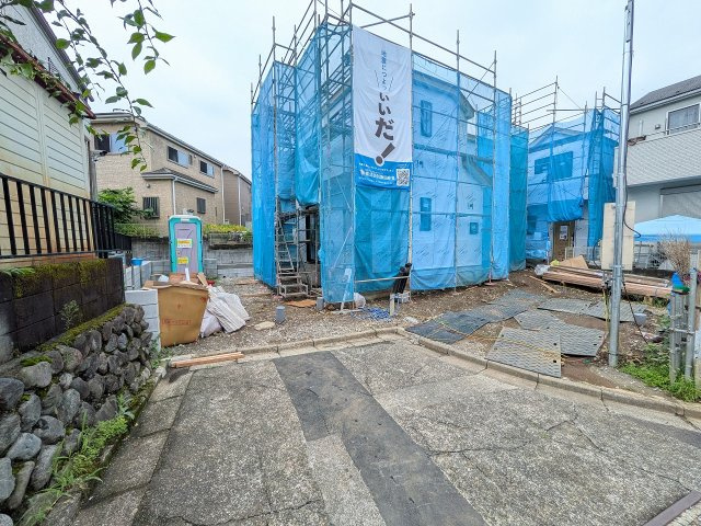 八王子市　館町　新築一戸建て　５期の前面道路含む現地写真|～東側4ｍ道路に面しています～