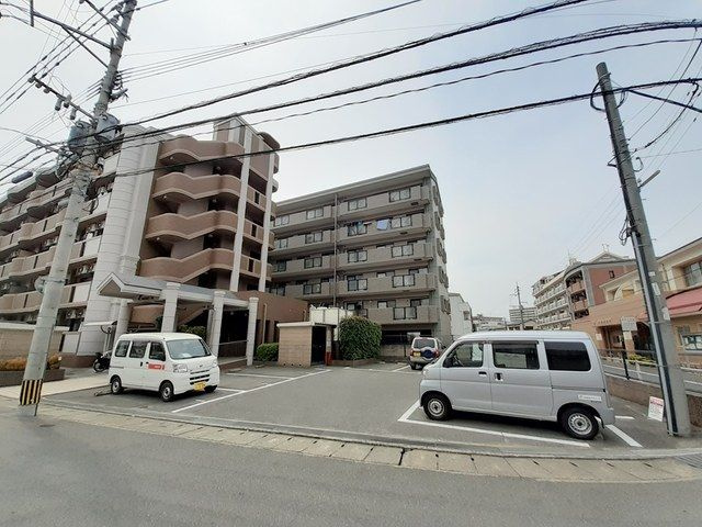 SOUVENIR(スヴニール)の駐車場