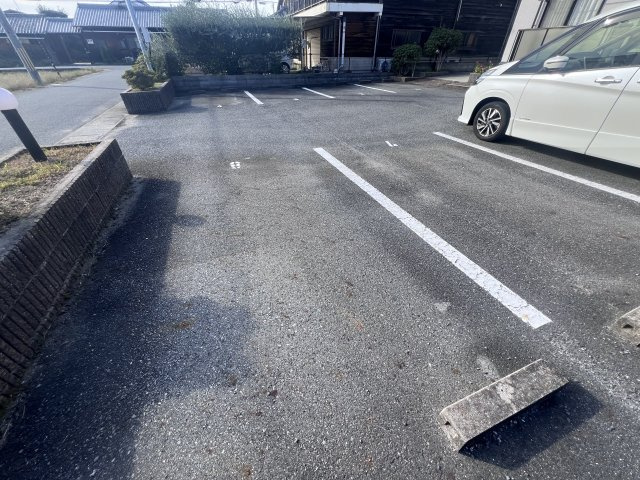 プレミールトモの駐車場