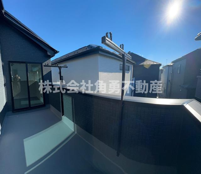 伊勢原市八幡台3期　新築一戸建て　1号棟の内観：施工例|《施工例》バルコニー