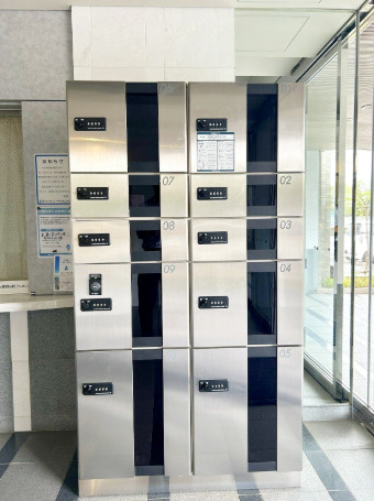 高知市南宝永町アルファステイツ宝永町桜館　中古マンションのその他共用部分|宅配ボックスがあるので留守でも荷物の受け取りが可能♪