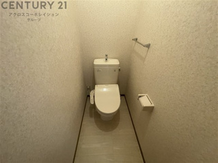 温水洗浄便座付きのトイレです♪