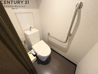 温水洗浄便座付きのトイレです♪