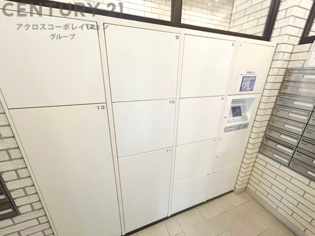 宅配ボックスは荷物の受け取りや配達が便利で安全です。不在時でも荷物が確保され、盗難や損傷のリスクが減少。受け取り時間の柔軟性が向上。外出先からでも荷物の受け取りや預けが可能となります。