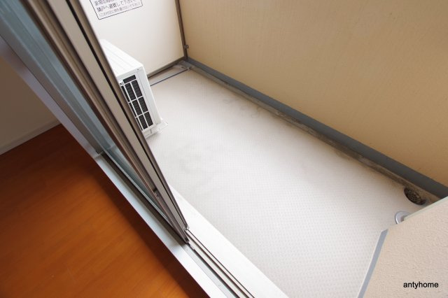 WGB江坂　仲介手数料無料のバルコニー