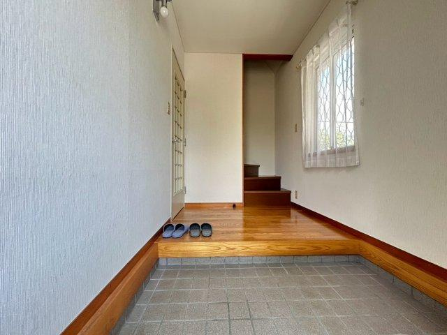 志染町青山5丁目戸建の玄関