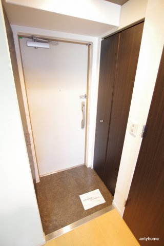WGB江坂　仲介手数料無料の玄関