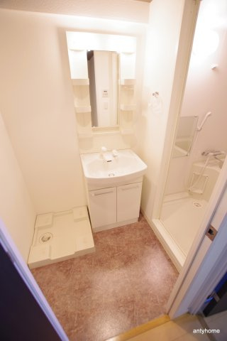 WGB江坂　仲介手数料無料の洗面所