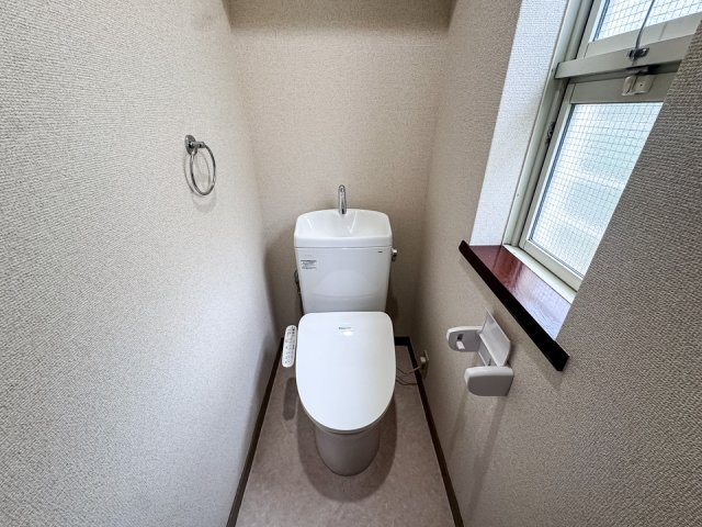 ブリージングタウン百草園Ｃ棟のトイレ