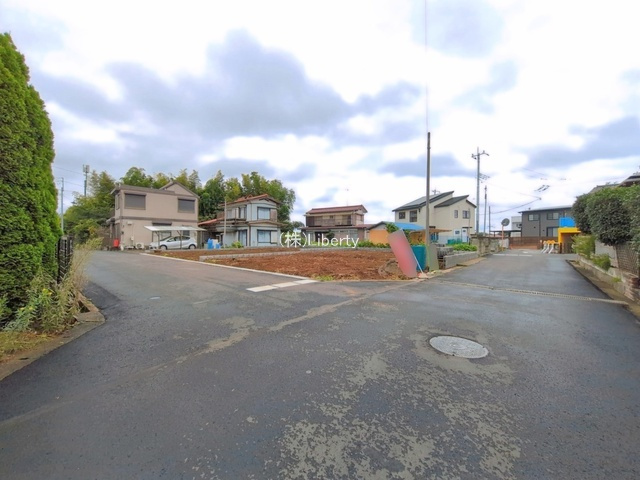 牛久市田宮町29期　新築戸建　2号棟の前面道路含む現地写真