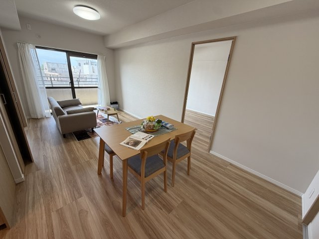 ライオンズヒルズ具志の居間・リビング