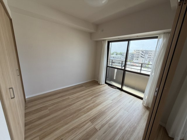 ライオンズヒルズ具志の洋室
