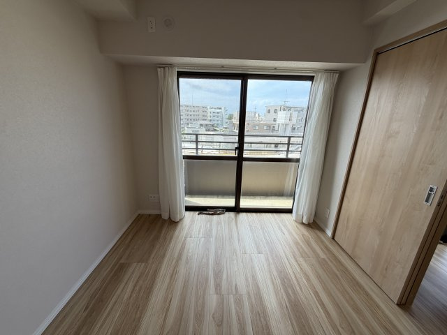 ライオンズヒルズ具志の洋室