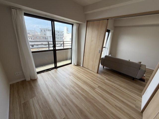 ライオンズヒルズ具志の洋室