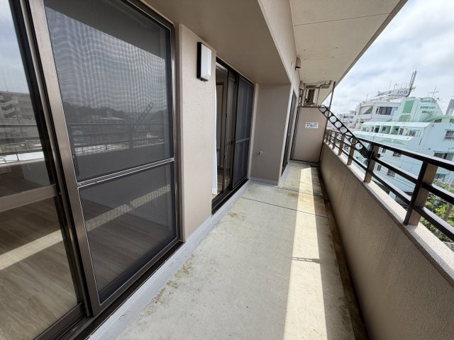 ライオンズヒルズ具志のバルコニー