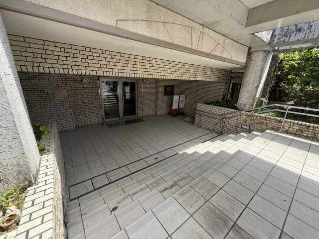 ライオンズヒルズ具志のエントランス