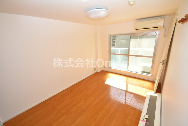 大宝菱屋西ロイヤルハイツの洋室