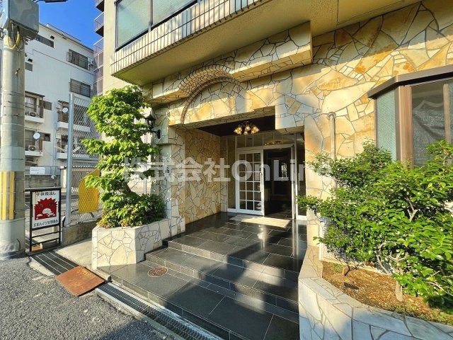 大宝菱屋西ロイヤルハイツのエントランス
