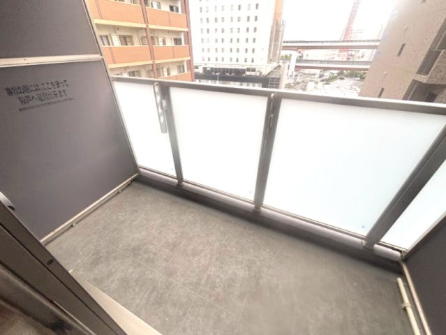 セレニテ神戸元町クレアのバルコニー