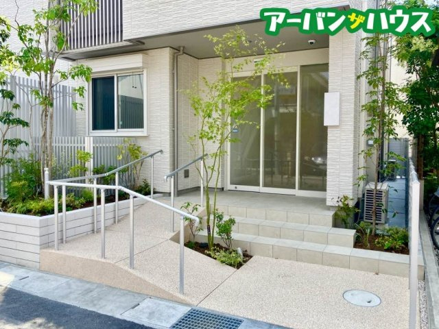 リヴィエール津島のエントランス