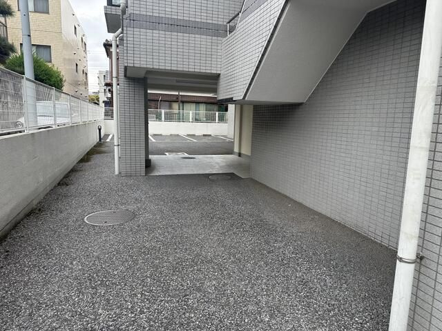 ユーコート浦安の駐車場