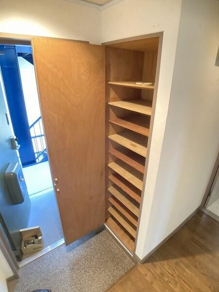 ルシオール塩焼の玄関