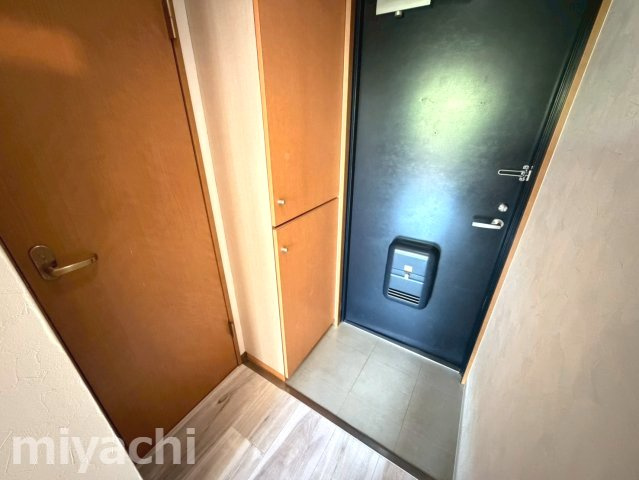 クリスタルハイツⅡの玄関