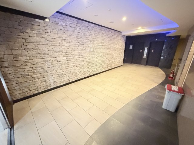 セレニテ神戸元町クレアのロビー