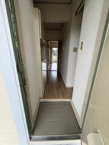 エステートピア赤松の玄関