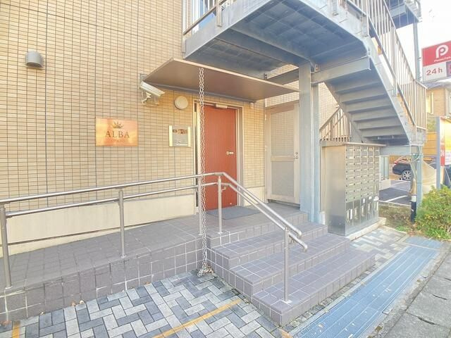 ＡＬＢＡのエントランス