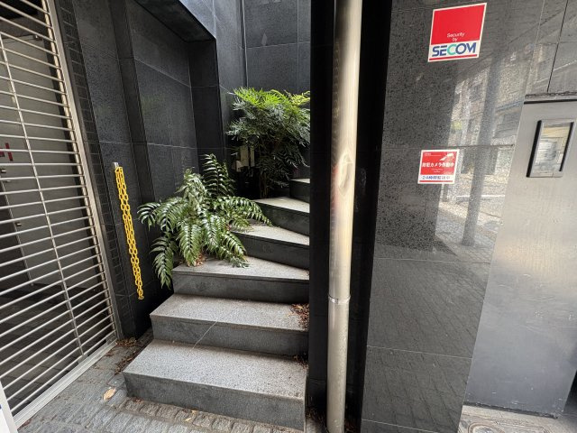 LUXE 真法院のエントランス