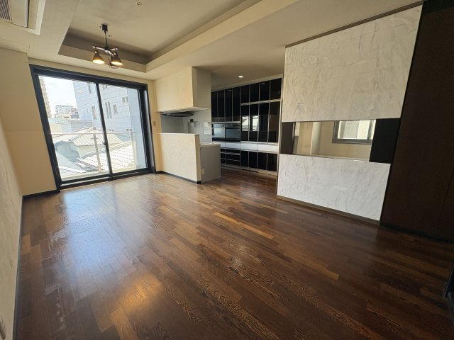 LUXE 真法院の居間・リビング