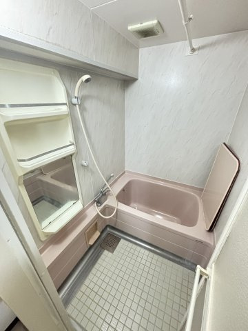 ヒロネン塚口の浴室