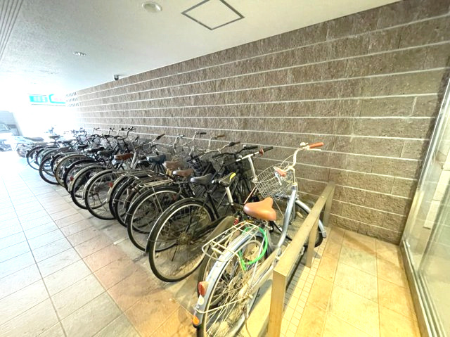 エムロード豊秀の駐車場