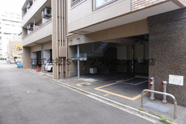 仲介手数料0！！サン・名駅南ビルの駐車場