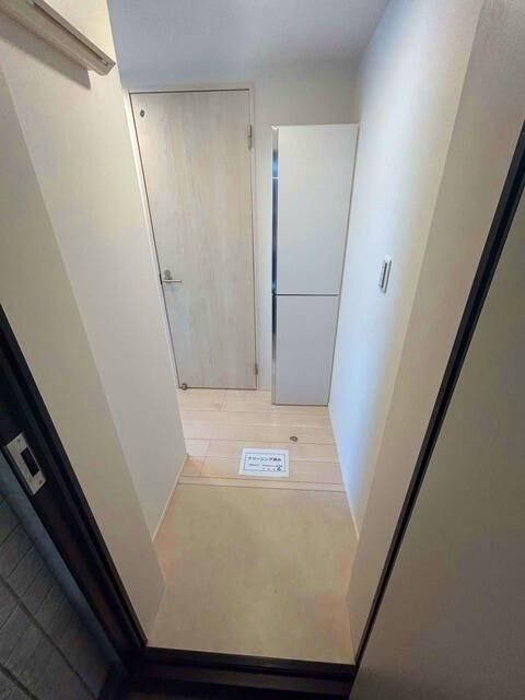 楽信マンションの玄関