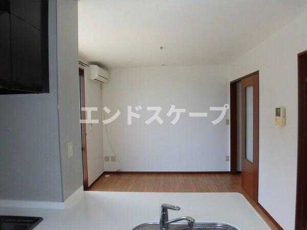 エミネンス西野目Cの居間・リビング|高崎、前橋のお部屋探しはエンドスケープまで！お客様の理想お聞かせ下さい♪