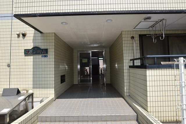 メゾン町山のエントランス