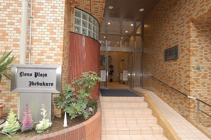 ライオンズプラザ池袋のエントランス