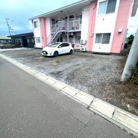 ハウスYOU66の駐車場