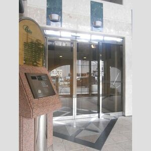 カルティア黒川のエントランス