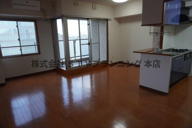 仲介手数料0！！Gramercy Shirakawa Koenの居間・リビング